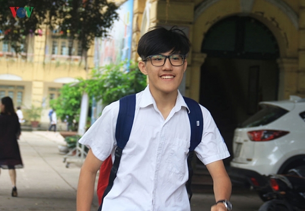 hoc sinh ha noi tho phao cuoi nhu duoc mua vi de anh thi vao 10 de