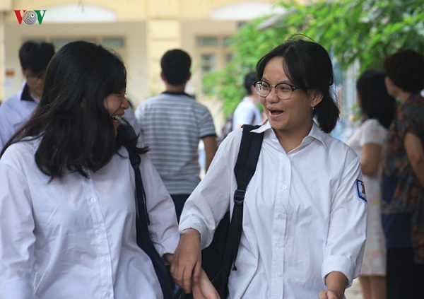 hoc sinh ha noi tho phao cuoi nhu duoc mua vi de anh thi vao 10 de