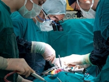 Đang phẫu thuật tim, bác sĩ thấy lửa bùng cháy trong lồng ngực bệnh nhân