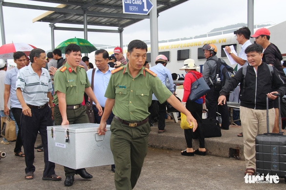 Áp tải đề thi THPT quốc gia ra đảo Phú Quốc bằng tàu cao tốc