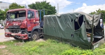 Xe container tông văng thùng xe biển đỏ, 1 người chết, 6 người bị thương