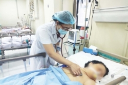 Người già đổ bệnh vì nắng nóng, có ca phải thở máy