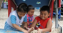 Giáo dục giới tính trẻ mầm non: Nói rõ kín, làm thì... hở