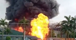 Hà Nội: Cháy lớn tại một kho xưởng trên địa bàn phường Thượng Thanh, quận Long Biên