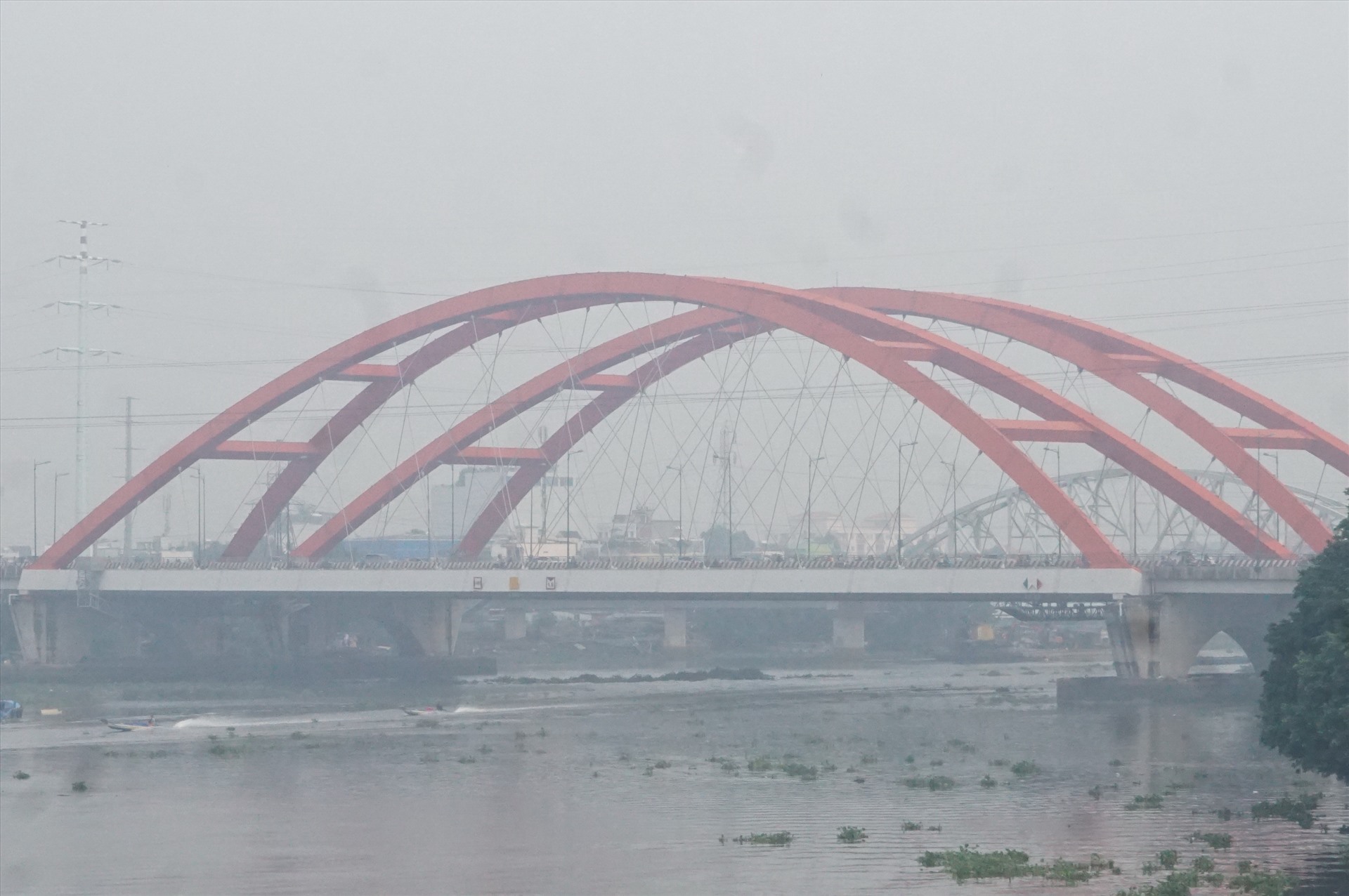 xuat hien suong mu day o tphcm nha cao tang bien mat khoi tam nhin