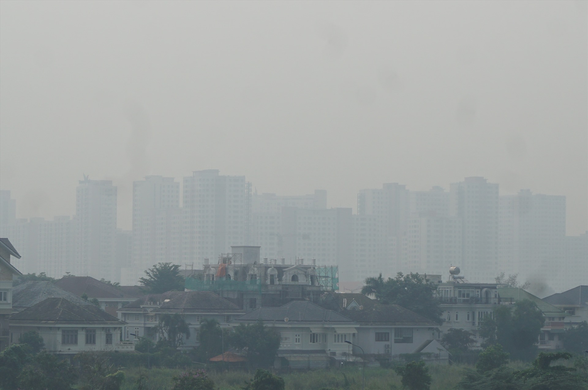 xuat hien suong mu day o tphcm nha cao tang bien mat khoi tam nhin