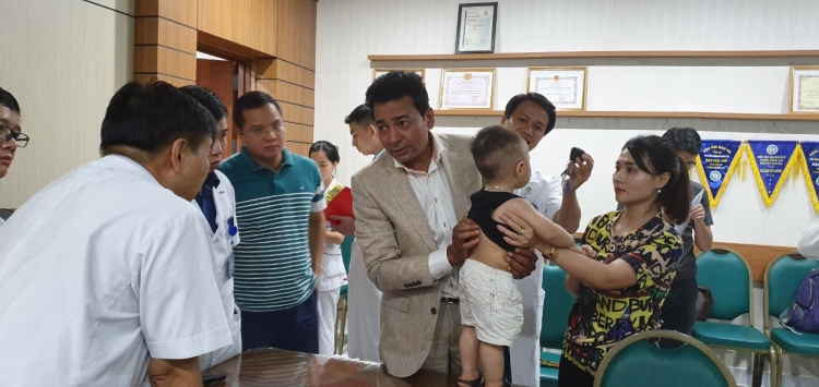 Ứng dụng kỹ thuật mới trong phẫu thuật chỉnh hình vẹo cột sống 