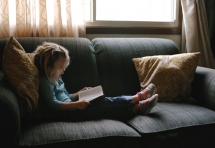 Bà mẹ Mỹ tiết lộ cách giúp con cai nghiện tivi và hứng thú với sách