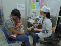 Sốc phản vệ sau tiêm ComBE Five, 2 em bé ở Sài Gòn được cứu kịp thời