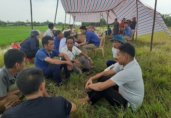 tai nan o ha tinh am anh tieng khoc xe long ben nhung vong hoa trang