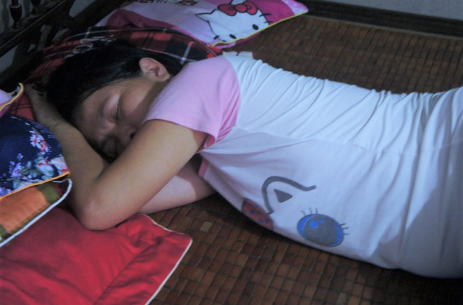 vu tre so sinh bi keo dut co nguoi me khai gi voi cong an