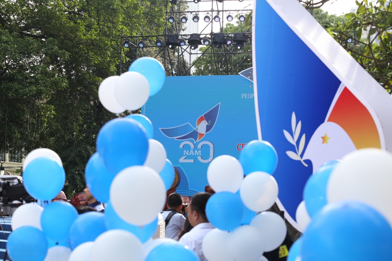 le hoi duong pho mung 20 nam ha noi thanh pho vi hoa binh