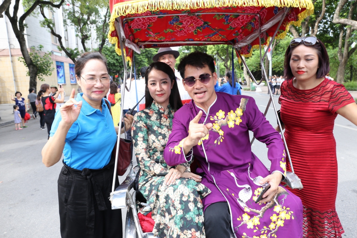 le hoi duong pho mung 20 nam ha noi thanh pho vi hoa binh