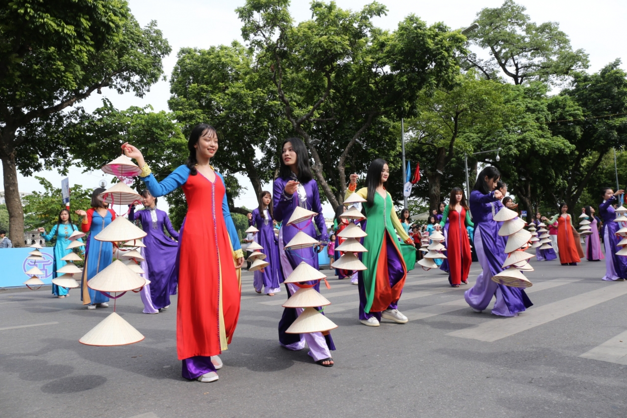 le hoi duong pho mung 20 nam ha noi thanh pho vi hoa binh