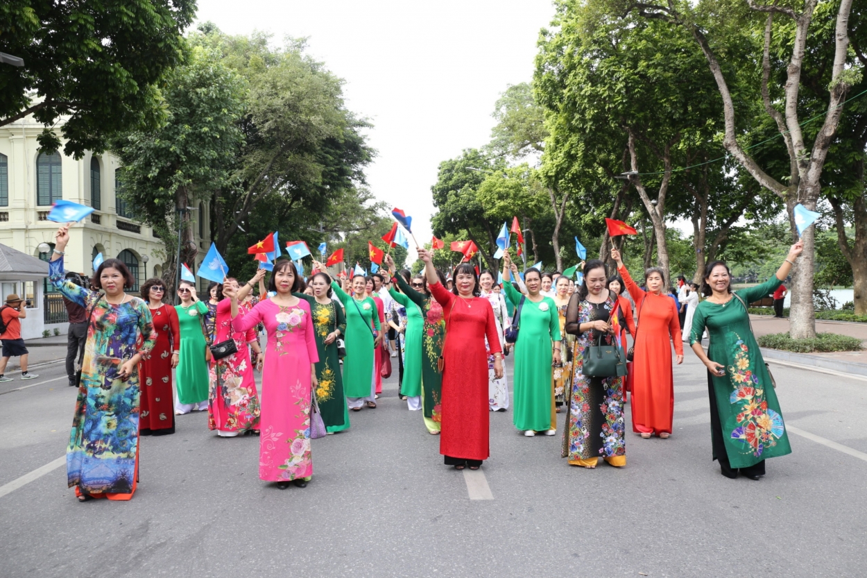 le hoi duong pho mung 20 nam ha noi thanh pho vi hoa binh