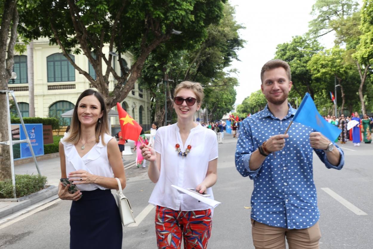 le hoi duong pho mung 20 nam ha noi thanh pho vi hoa binh