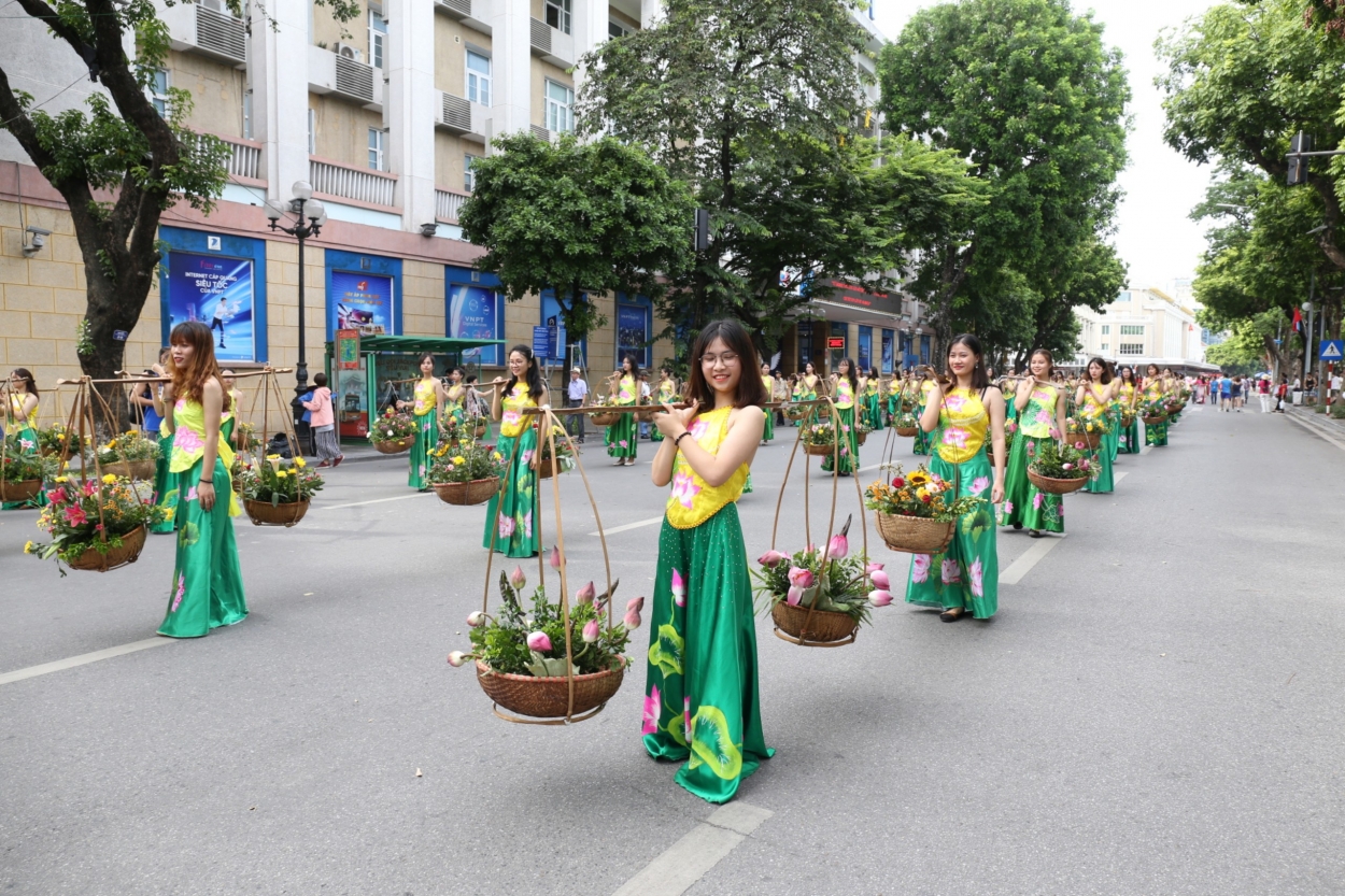 le hoi duong pho mung 20 nam ha noi thanh pho vi hoa binh