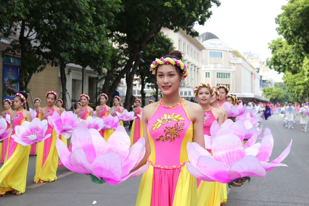 le hoi duong pho mung 20 nam ha noi thanh pho vi hoa binh