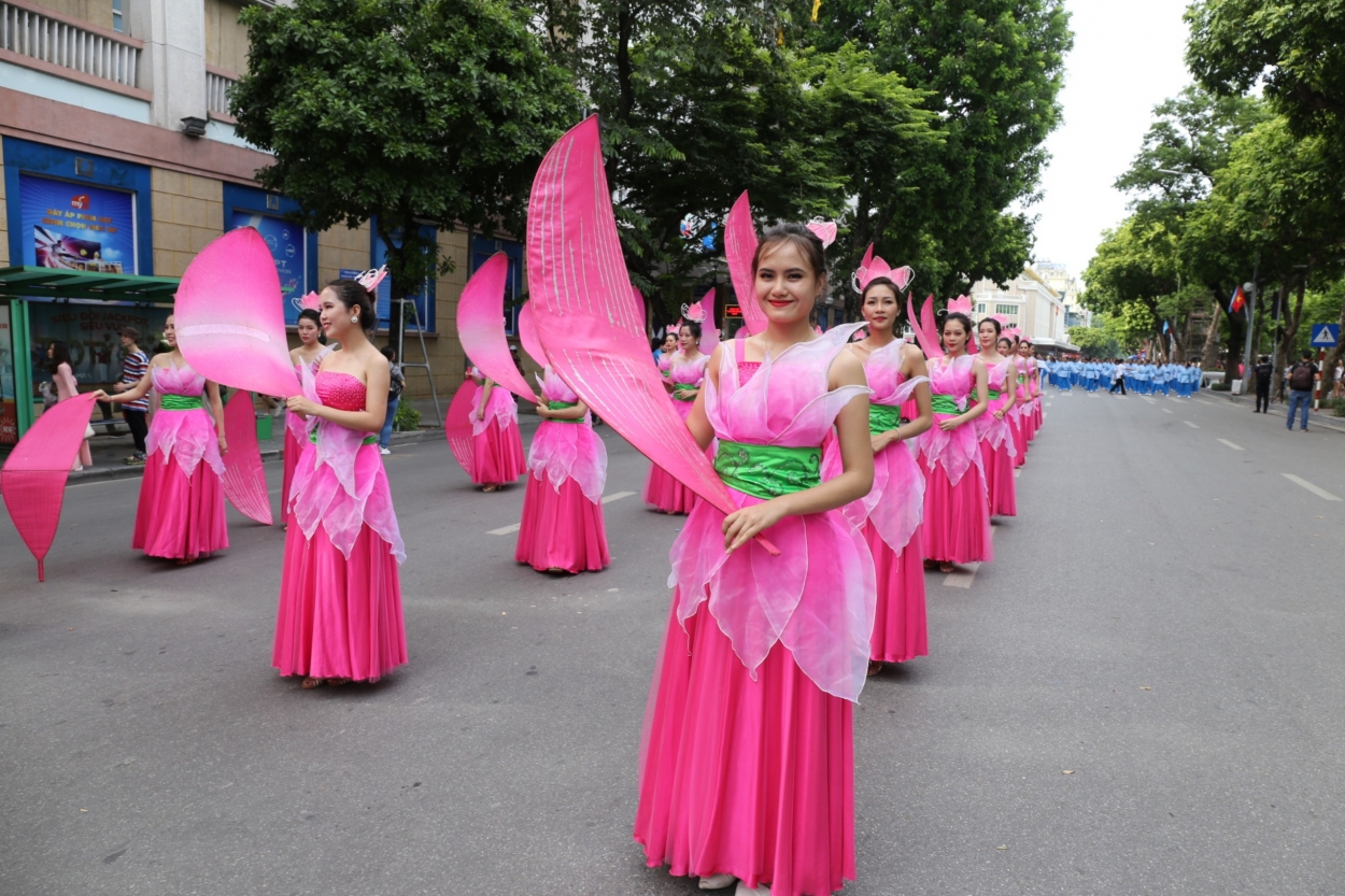 le hoi duong pho mung 20 nam ha noi thanh pho vi hoa binh