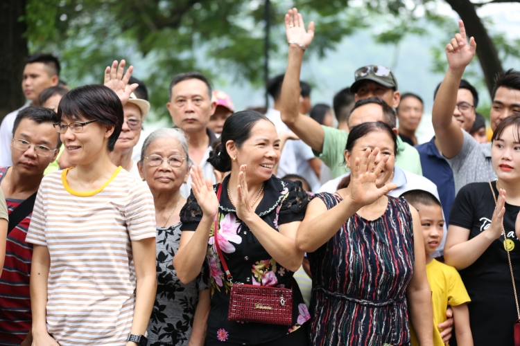 carnival duong pho khuay dong ho guom ky niem 20 nam thanh pho vi hoa binh