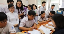 Điểm chuẩn dự kiến tăng, thí sinh "chạy đua" điều chỉnh nguyện vọng xét tuyển?
