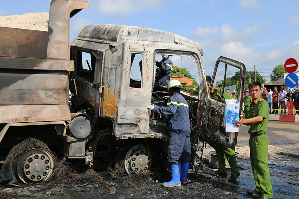 Cháy xe kinh hoàng ở Bà Rịa - Vũng Tàu: Bé 6 tuổi tử vong cùng cha