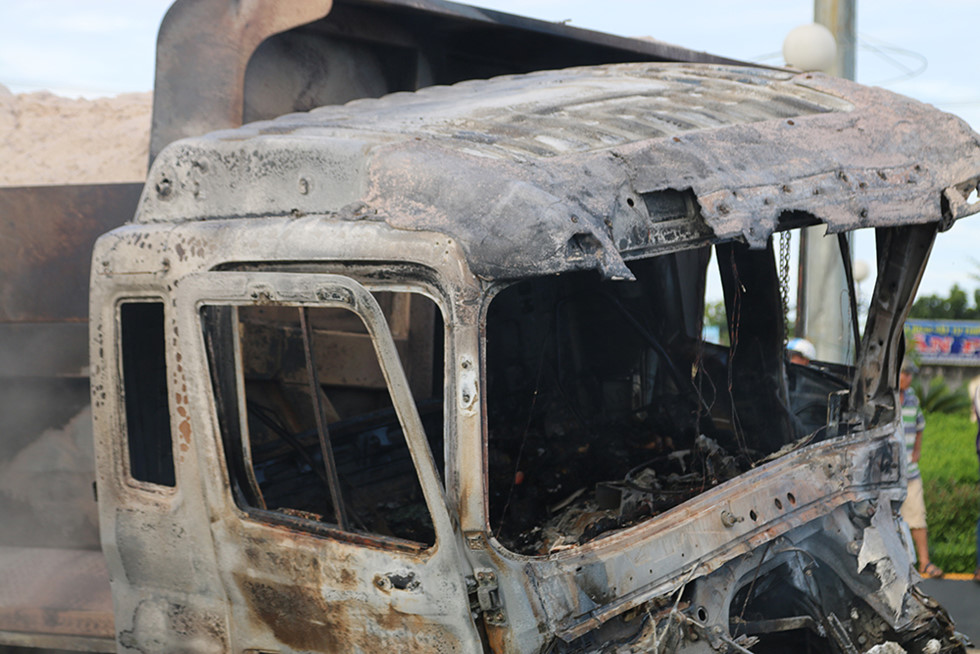 Cháy xe kinh hoàng ở Bà Rịa - Vũng Tàu: Bé 6 tuổi tử vong cùng cha