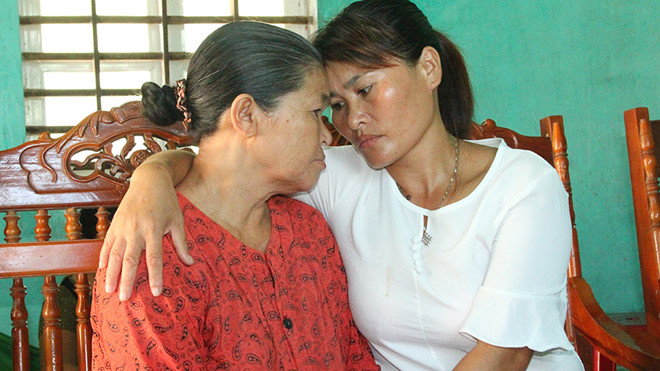 Ngày về đẫm nước mắt của người phụ nữ biệt tích 24 năm vì bị bán sang Trung Quốc