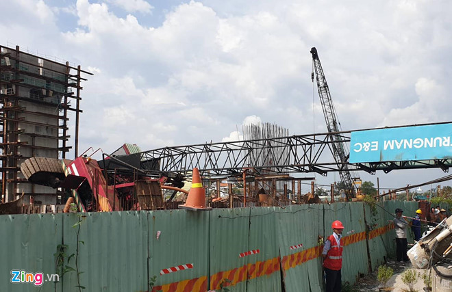 Đổ cần cẩu ở dự án chống ngập 10.000 tỷ, sập mái nhà cấp 4 do can cau o du an chong ngap 10000 ty sap mai nha cap 4