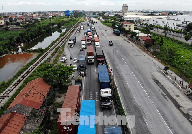 tai xe xe tai tong 7 nguoi sang duong o hai duong khai gi