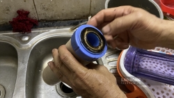 Người dân nhọc nhằn tìm nguồn nước sạch giữa đất Thủ đô