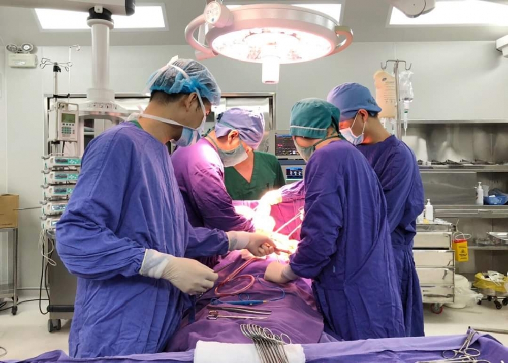 Quảng Ninh: Phẫu thuật lấy khối u trung thất khổng lồ đè tim