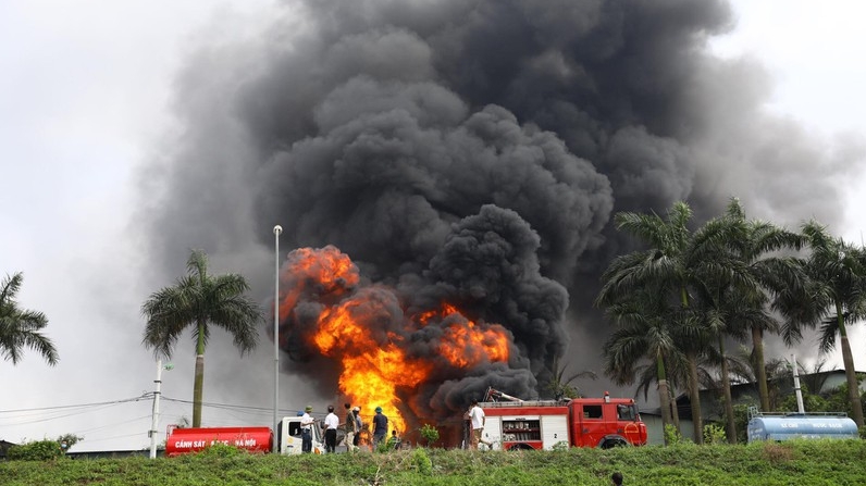 Cháy kho hóa chất ở Long Biên: Không khí có chất hóa học vượt ngưỡng