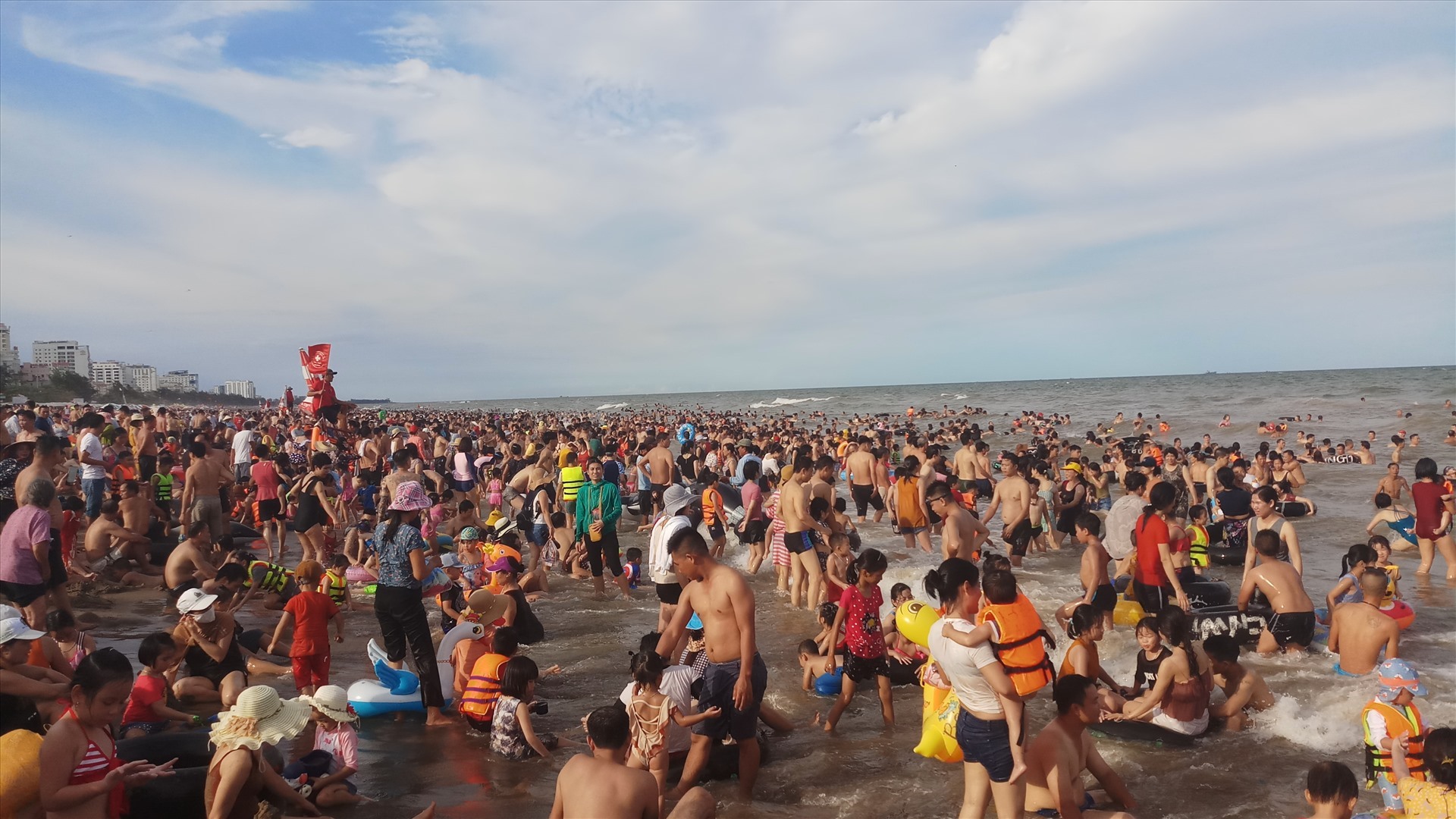 Kích cầu du lịch nội địa Ngăn loạn cò mồi chèo kéo du khách Kích cầu du lịch nội địa: Ngăn “loạn” cò mồi, chèo kéo du khách