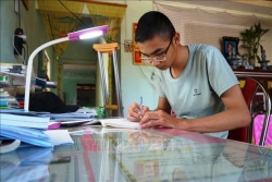 Cậu học trò khuyết một chân với ước mơ giảng đường Đại học