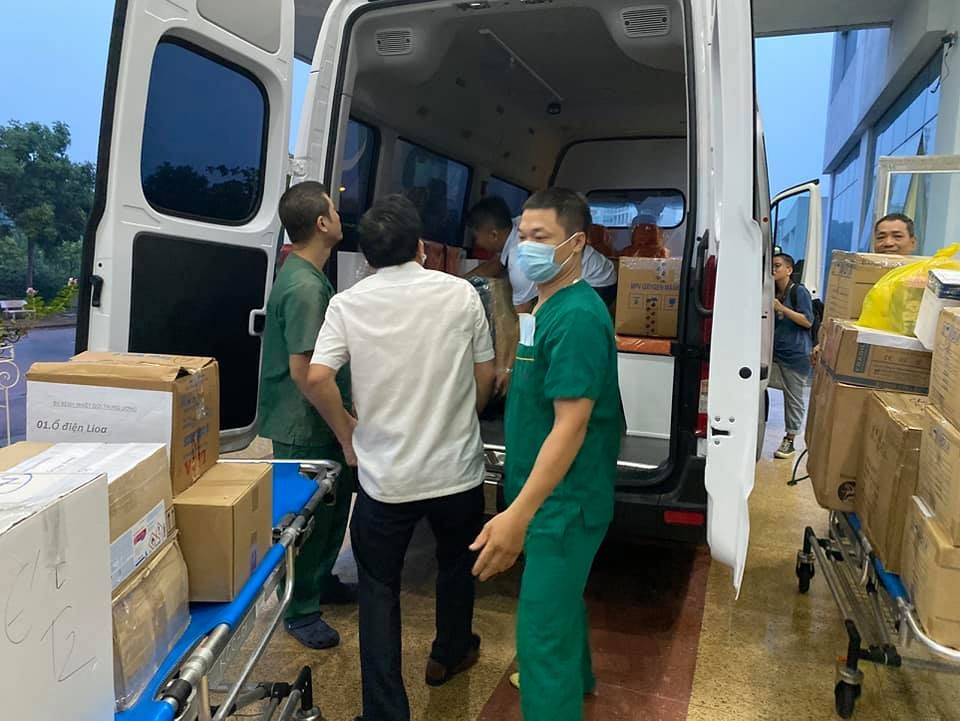 Các y bác sỹ BV Nhiệt đới Trung ương lên đường đón 219 công dân Việt Nam từ Guinea Xích đạo về nước
