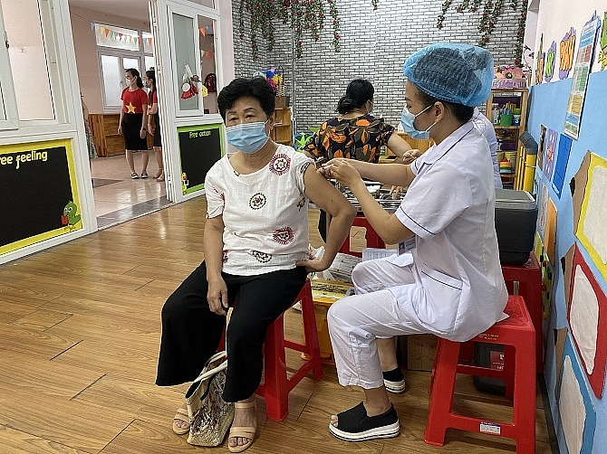 Hà Nội: Thí điểm tiêm chủng vắc xin Covid-19 lưu động tại quận Cầu Giấy