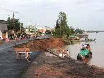 Quốc lộ 91 đoạn qua An Giang đổ ụp xuống sông Hậu rạng sáng 1/8