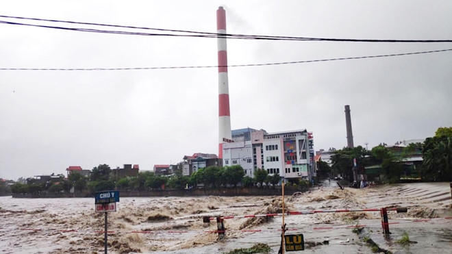 Nóng tuần qua: Bão số 3, bão mạng và bão lòng