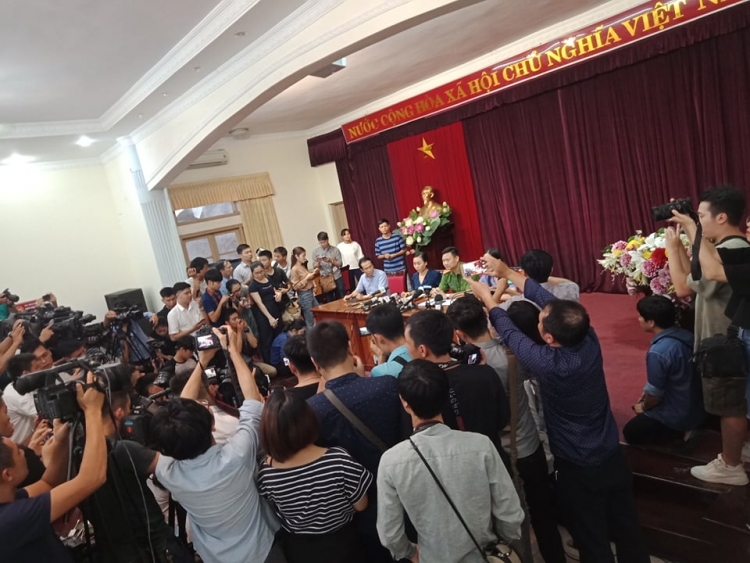 hop bao vu be lop 1 truong quoc te gateway tu vong nha truong vang mat