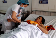 Nữ hộ sinh truyền nhầm máu nhóm A cho bệnh nhân máu nhóm B