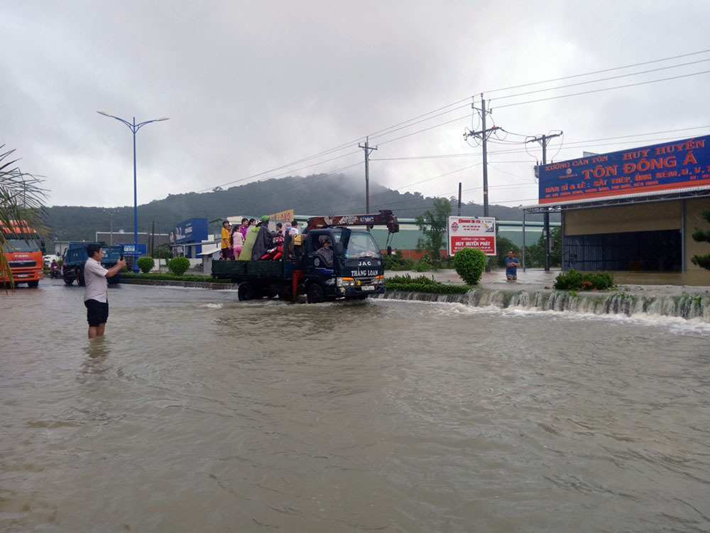 Phú Quốc ngập lịch sử, nghìn người vật lộn trong 