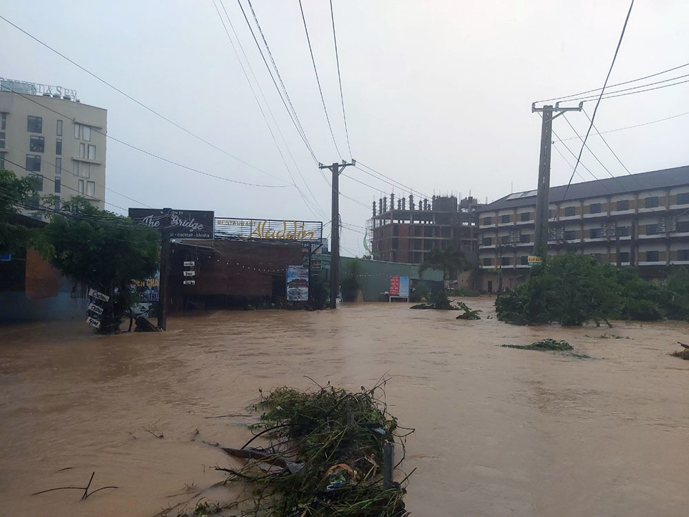 Phú Quốc ngập lịch sử, nghìn người vật lộn trong 