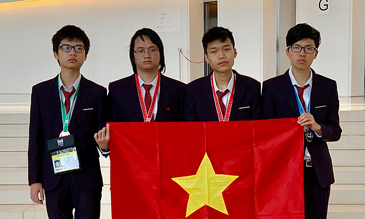Việt Nam giành hai huy chương vàng Olympic Tin học quốc tế