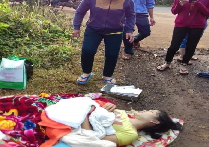 Tài xế bỏ rơi sản phụ giữa đường, trẻ sơ sinh tử vong Tài xế bỏ rơi sản phụ giữa đường, trẻ sơ sinh tử vong