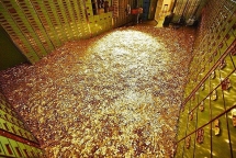 Giá vàng hôm nay 26/8: Chiến tranh thương mại đẩy vàng tăng như hỏa tiễn