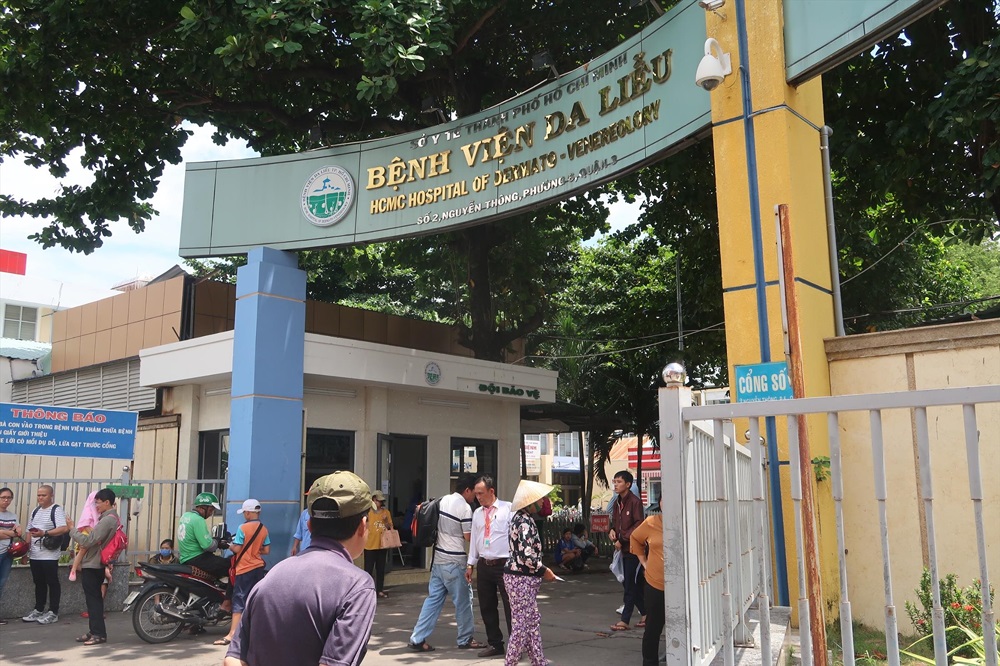 Bác sĩ tố bệnh viện ép chỉ tiêu xét nghiệm