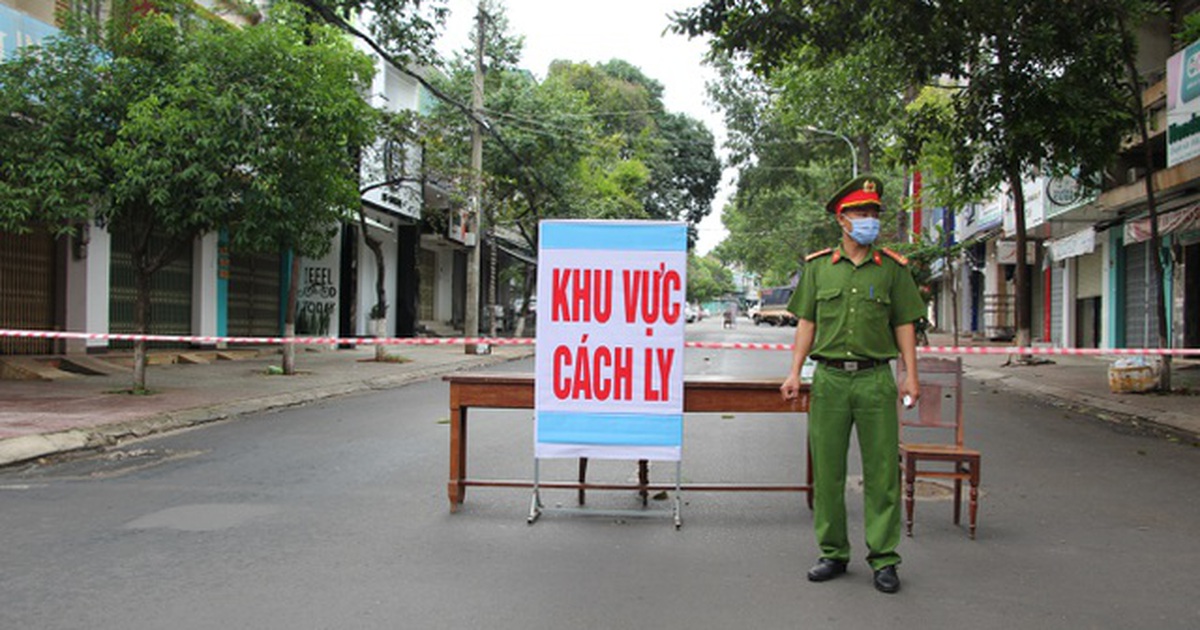 Nhắc nhở một bác sĩ phàn nàn “loa phường lải nhải chuyện covy covid”