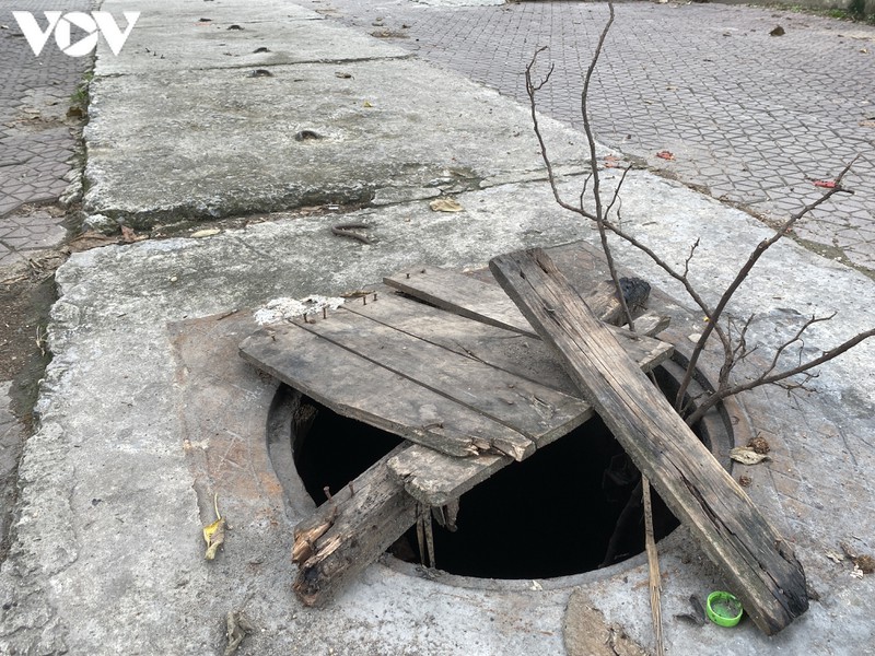 ha noi: hang loat ong cong, ho ga mat nap, &amp;quot;bay&amp;quot; nguoi dan tai pho tan my hinh 4