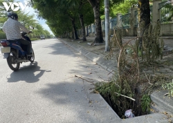 ha noi hang loat ong cong ho ga mat nap bay nguoi dan o pho tan my